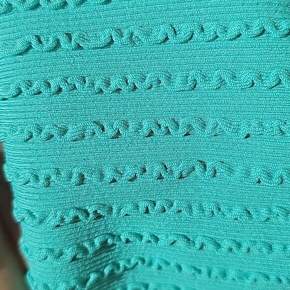 Green bikini features hardware on top and bottom size med (7-9) - Picture 8 of 10